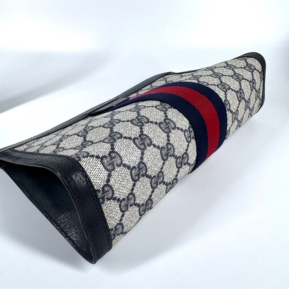 GUCCI GG monogram supreme vintage Clutch, in a Navy blue - Picture 11 of 15